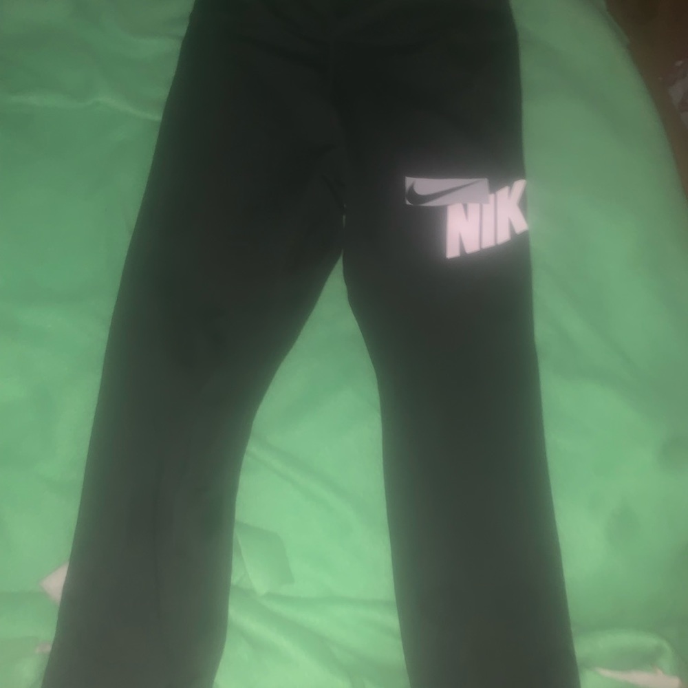 LIKE NEW WOMENS SIZE M NIKE ANKLE LEGGINGS